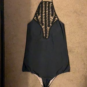 Acacia one piece